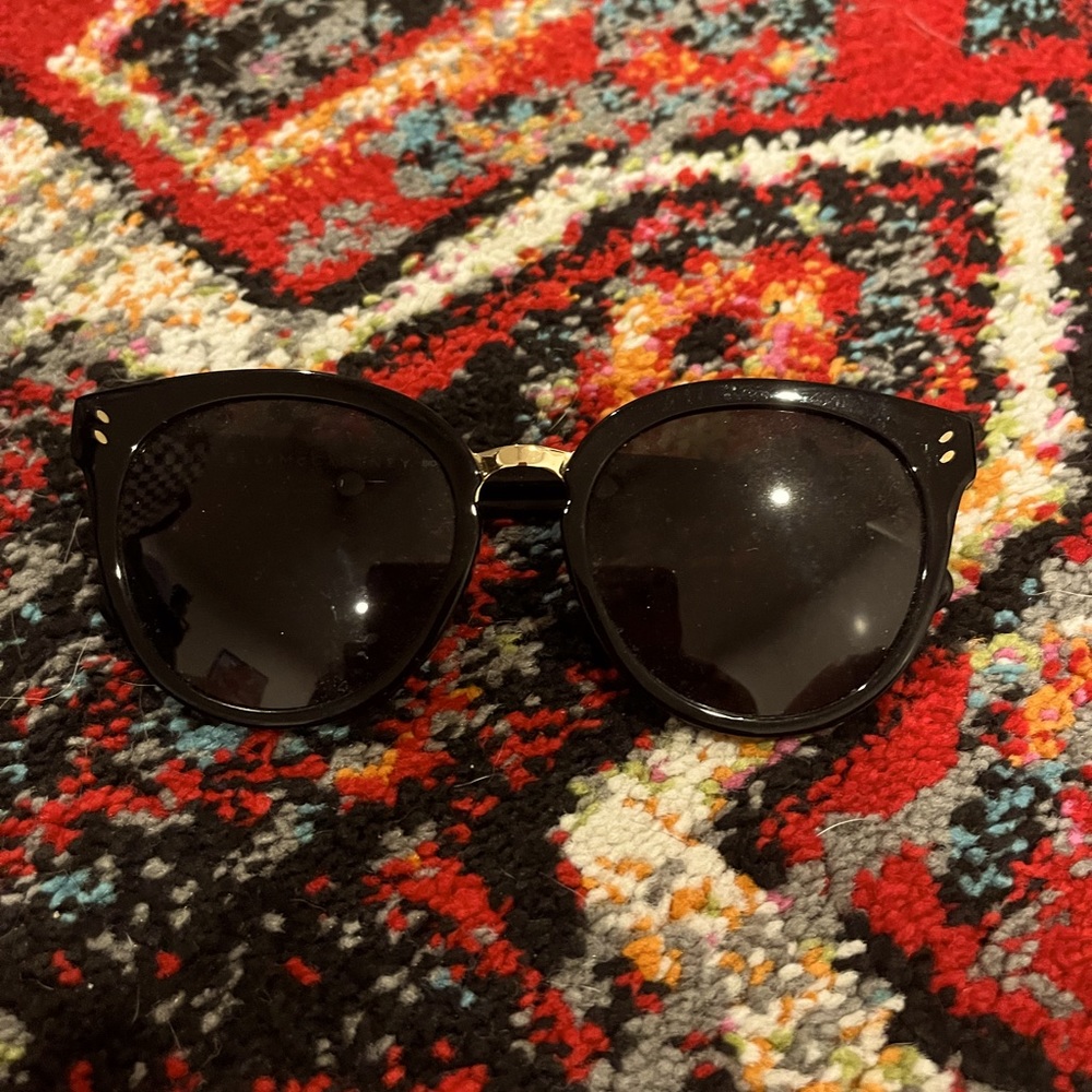 Stella McCaetney Sunglasses! 🖤🕶